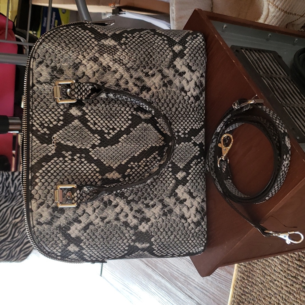 Aldo NWOT snakeskin alma style handbag with crossbody strap!